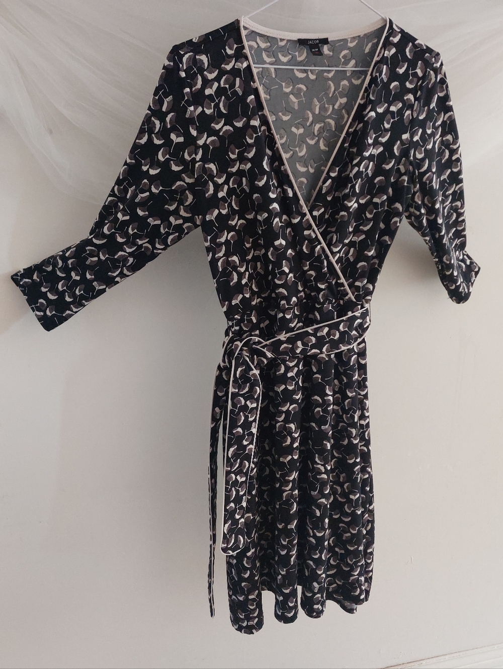 Jacob Black Cream Ginkgo Leaf Print Faux Wrap Dress 3/4 Sleeve Midi Size Medium - Picture 9 of 14